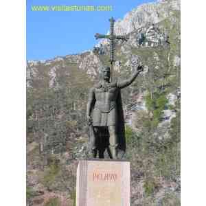 Pelayo 5 - Covadonga - Estatua de Pelayo